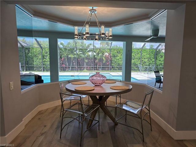 557 Parkwood LN, Naples, FL 34103