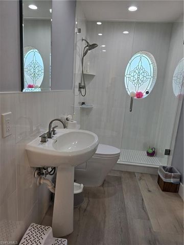 557 Parkwood LN, Naples, FL 34103