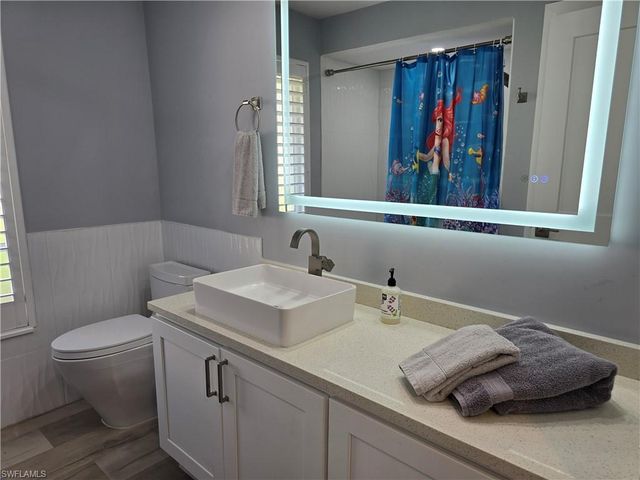 557 Parkwood LN, Naples, FL 34103