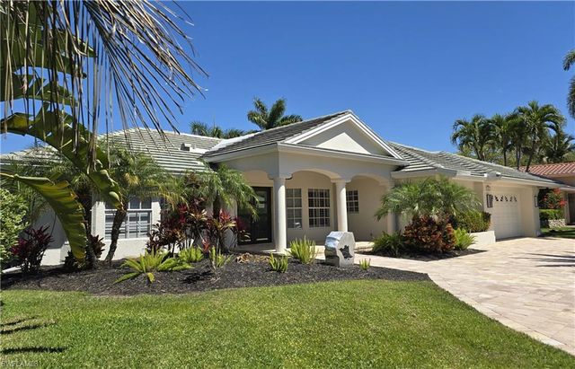 557 Parkwood LN, Naples, FL 34103
