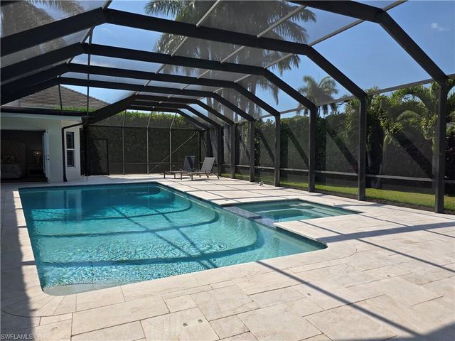 557 Parkwood LN, Naples, FL 34103