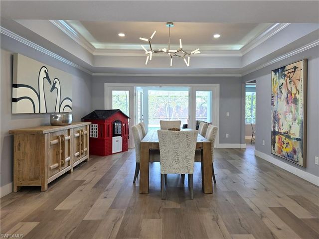 557 Parkwood LN, Naples, FL 34103