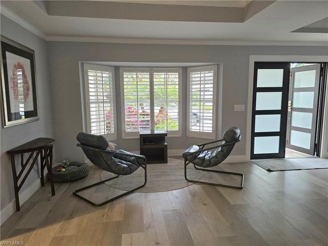 557 Parkwood LN, Naples, FL 34103