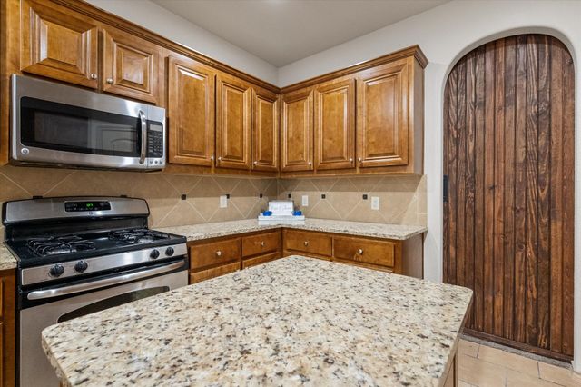 6805 Biondi Trail, Arlington, TX 76001