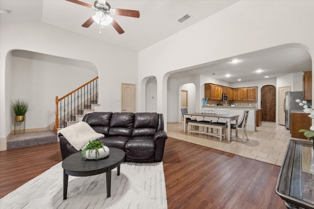 6805 Biondi Trail, Arlington, TX 76001