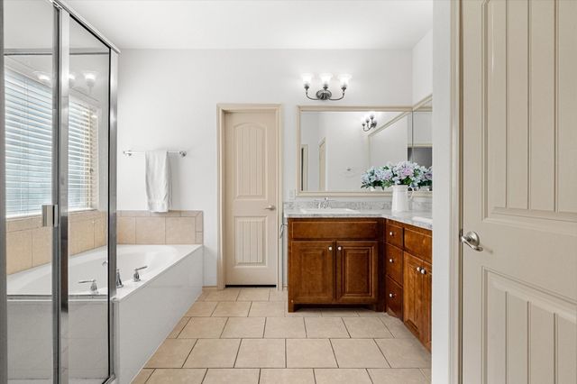 6805 Biondi Trail, Arlington, TX 76001