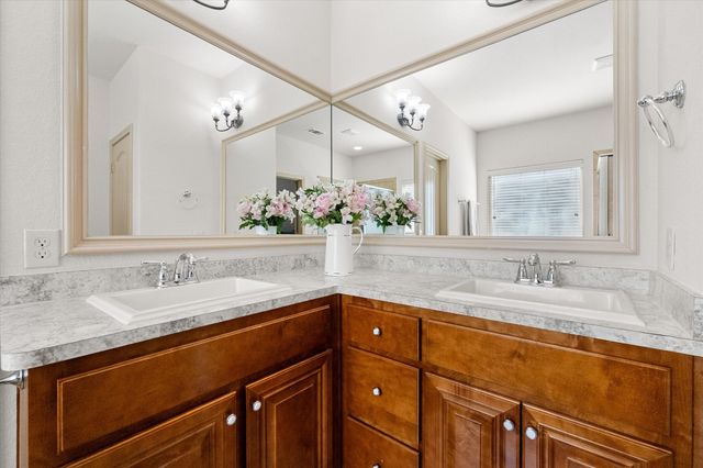 6805 Biondi Trail, Arlington, TX 76001