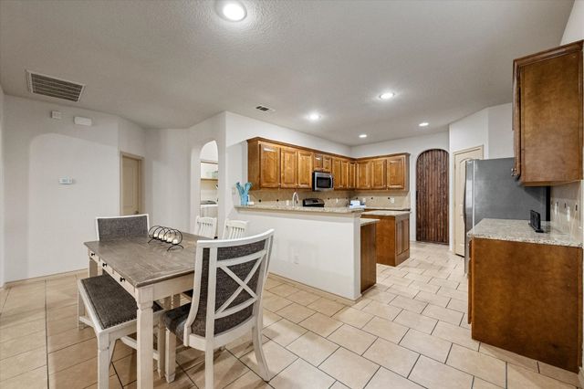 6805 Biondi Trail, Arlington, TX 76001