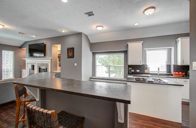 4444 Victory Drive 30, Houston, TX 77088