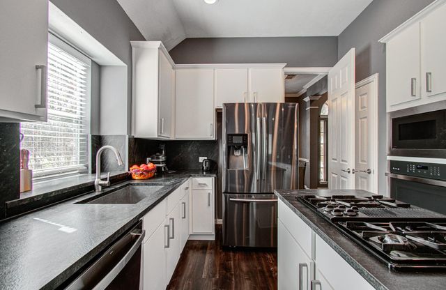 4444 Victory Drive 30, Houston, TX 77088