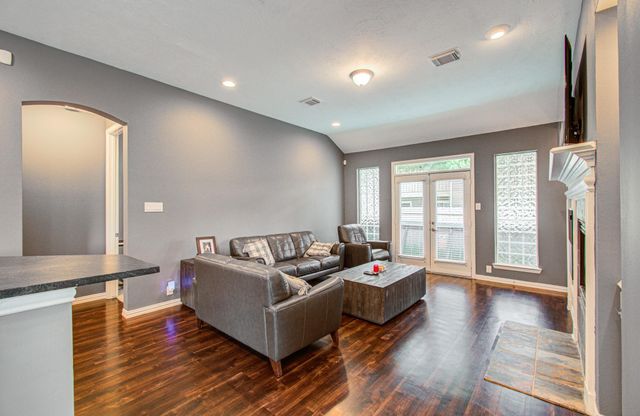 4444 Victory Drive 30, Houston, TX 77088