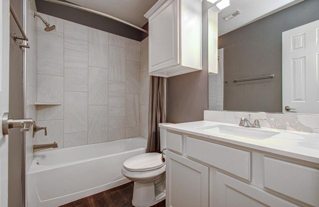 4444 Victory Drive 30, Houston, TX 77088