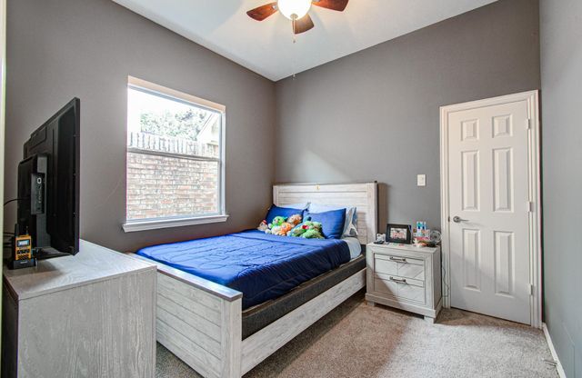 4444 Victory Drive 30, Houston, TX 77088