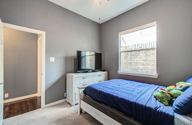 4444 Victory Drive 30, Houston, TX 77088