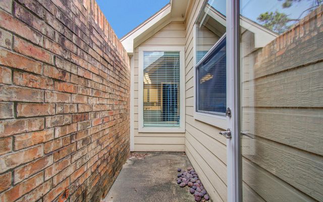 4444 Victory Drive 30, Houston, TX 77088
