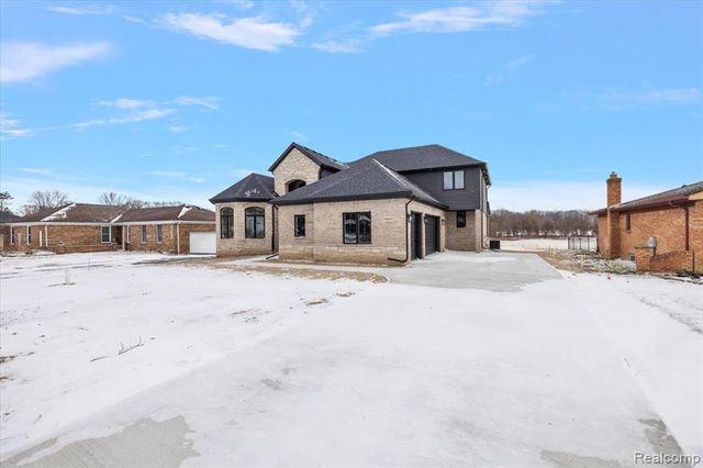 53650 Romeo Plank Road, Macomb, MI 48042