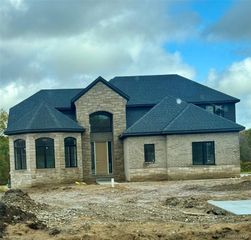 53650 Romeo Plank Road, Macomb, MI 48042