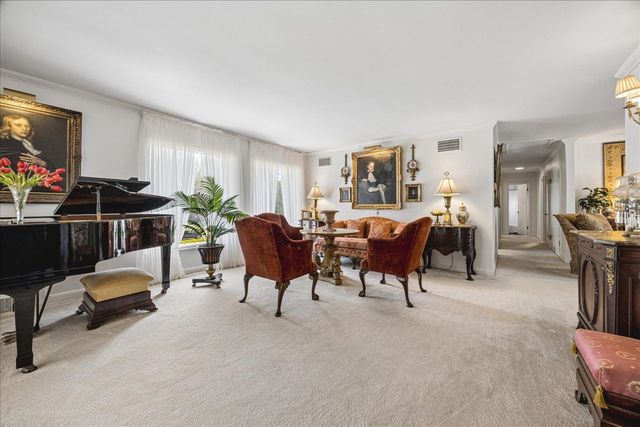 560 W WOODLAND HEIGHTS DR, Holly Springs, MS 38635