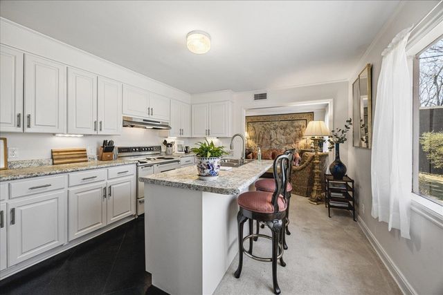 560 W WOODLAND HEIGHTS DR, Holly Springs, MS 38635