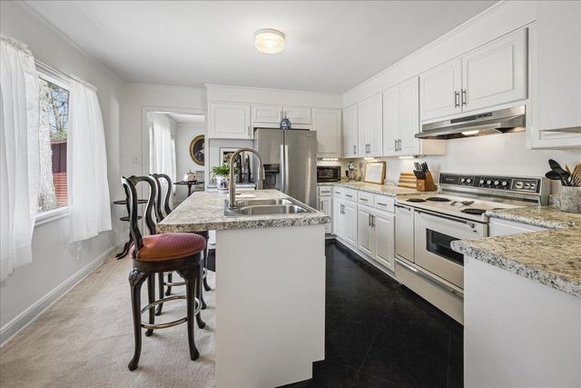 560 W WOODLAND HEIGHTS DR, Holly Springs, MS 38635