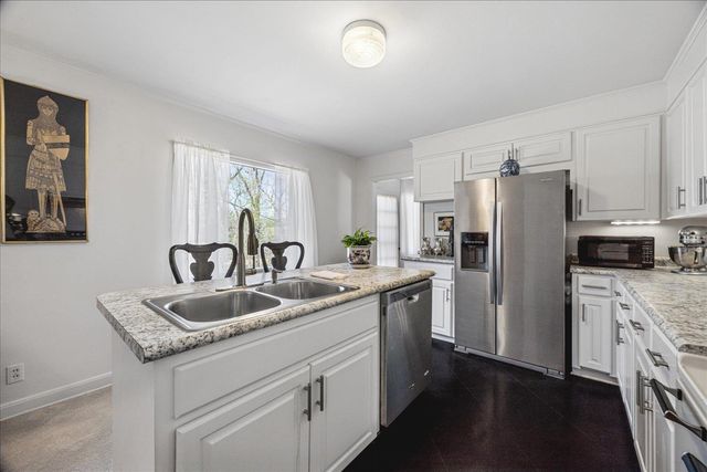 560 W WOODLAND HEIGHTS DR, Holly Springs, MS 38635