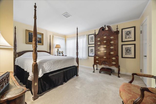 560 W WOODLAND HEIGHTS DR, Holly Springs, MS 38635