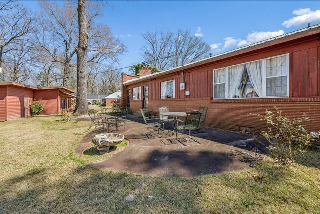 560 W WOODLAND HEIGHTS DR, Holly Springs, MS 38635