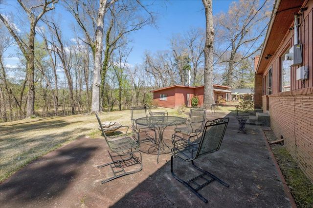 560 W WOODLAND HEIGHTS DR, Holly Springs, MS 38635