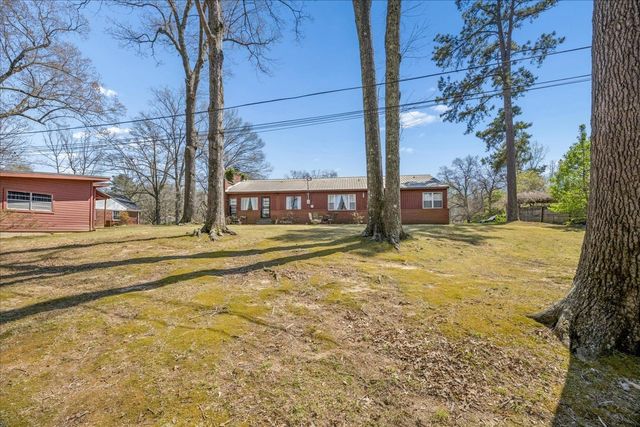 560 W WOODLAND HEIGHTS DR, Holly Springs, MS 38635