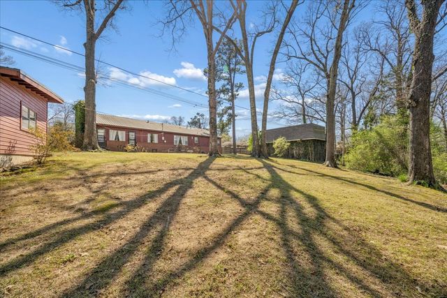 560 W WOODLAND HEIGHTS DR, Holly Springs, MS 38635