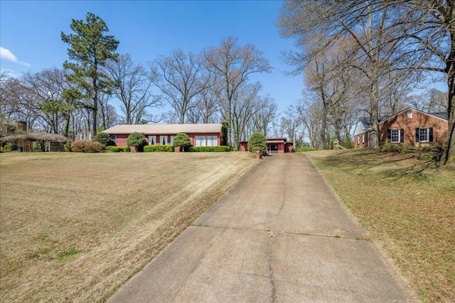 560 W WOODLAND HEIGHTS DR, Holly Springs, MS 38635