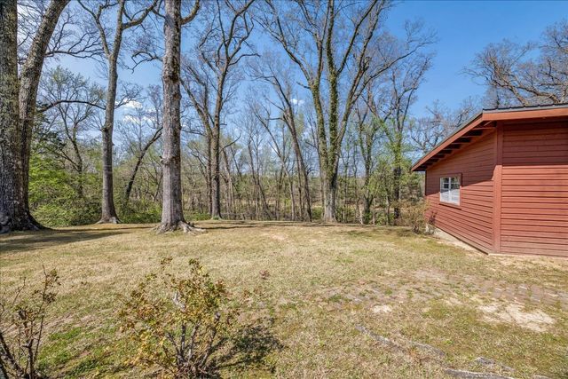 560 W WOODLAND HEIGHTS DR, Holly Springs, MS 38635