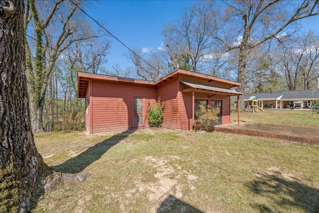 560 W WOODLAND HEIGHTS DR, Holly Springs, MS 38635