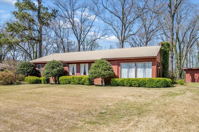 560 W WOODLAND HEIGHTS DR, Holly Springs, MS 38635
