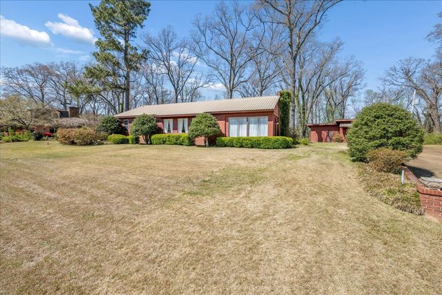 560 W WOODLAND HEIGHTS DR, Holly Springs, MS 38635