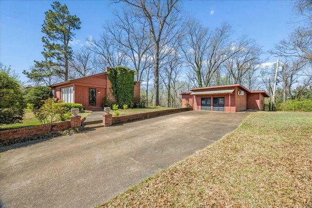 560 W WOODLAND HEIGHTS DR, Holly Springs, MS 38635