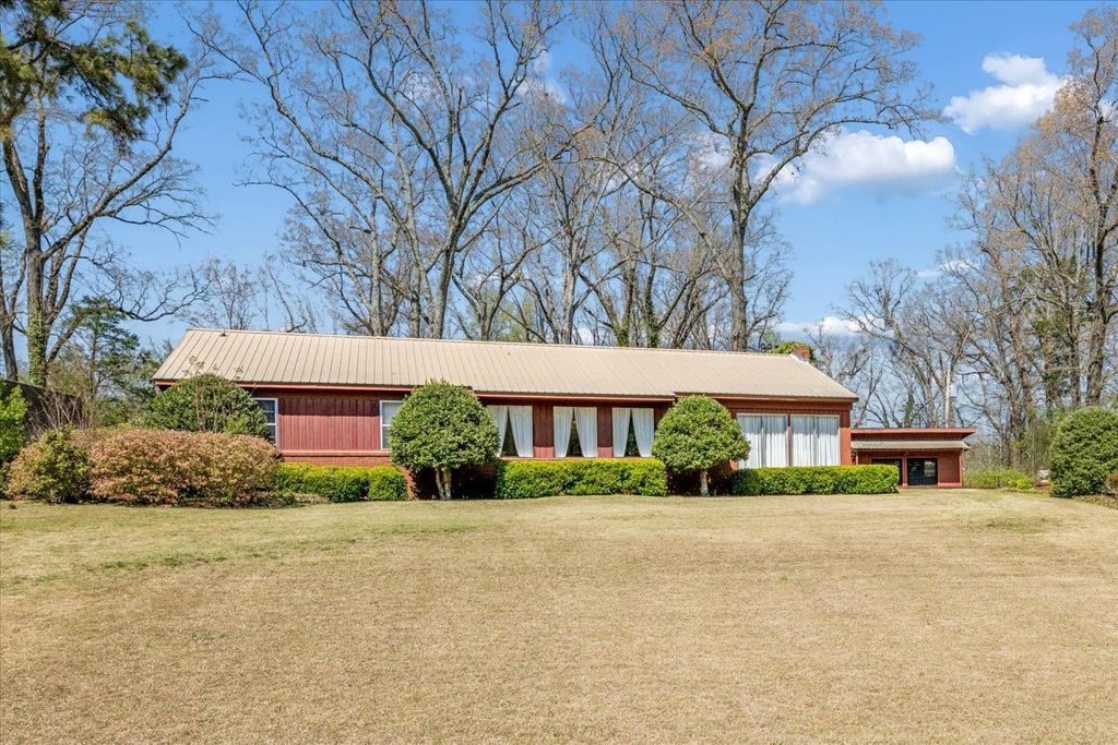 560 W WOODLAND HEIGHTS DR, Holly Springs, MS 38635