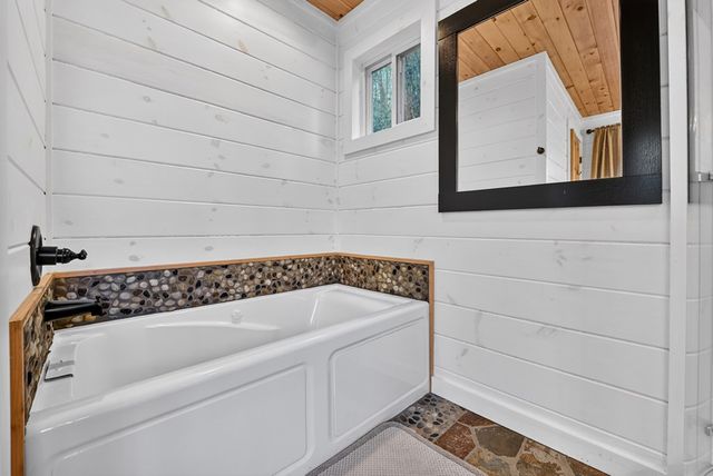 129 Old Bend Road, Blue Ridge, GA 30560