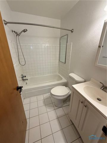 3031 Douglas Road, Toledo, OH 43606