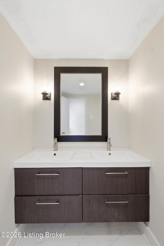 114 Oxford Pl, Louisville, KY 40207