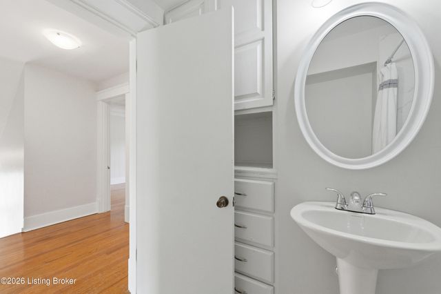114 Oxford Pl, Louisville, KY 40207