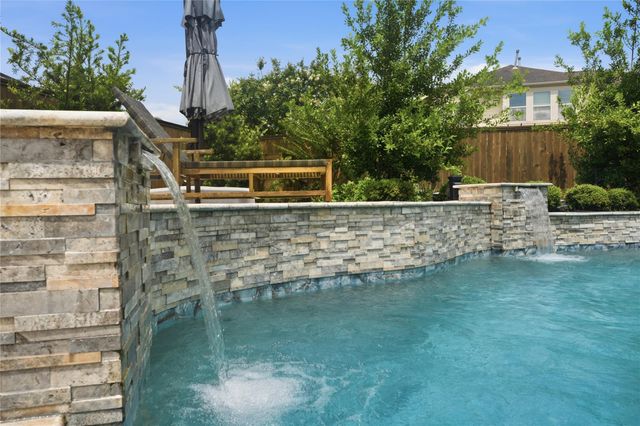 327 Westwood Drive, League City, TX 77573