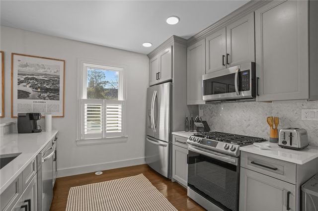 8 Cross Street 1, Newport, RI 02840