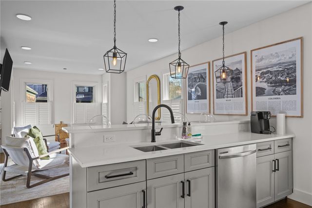 8 Cross Street 1, Newport, RI 02840