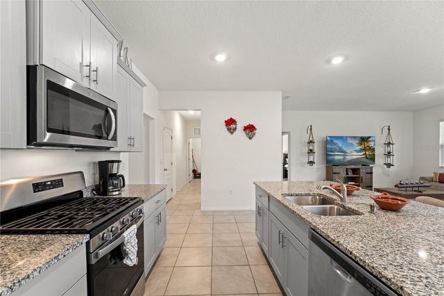 7630 OAKMOSS LOOP, Davenport, FL 33837