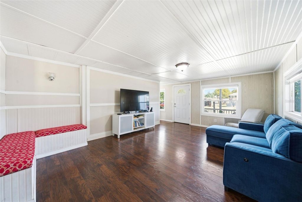 Image 11 of property listing at 3006 HORSE SHOE COURT, Orlando, FL 32822