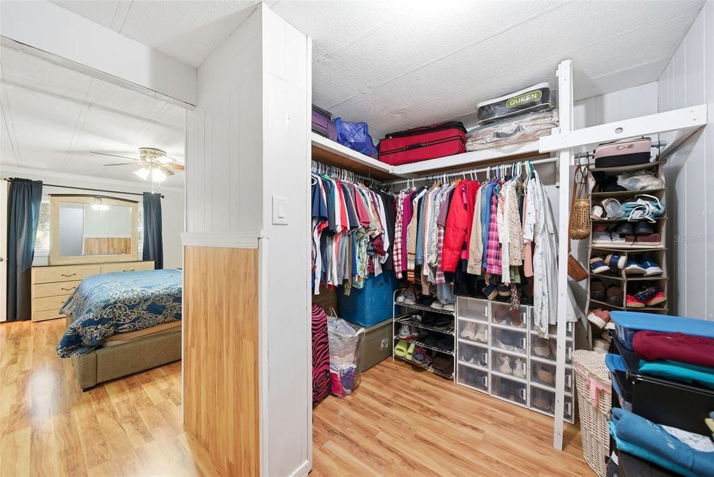 Image 15 of property listing at 3006 HORSE SHOE COURT, Orlando, FL 32822