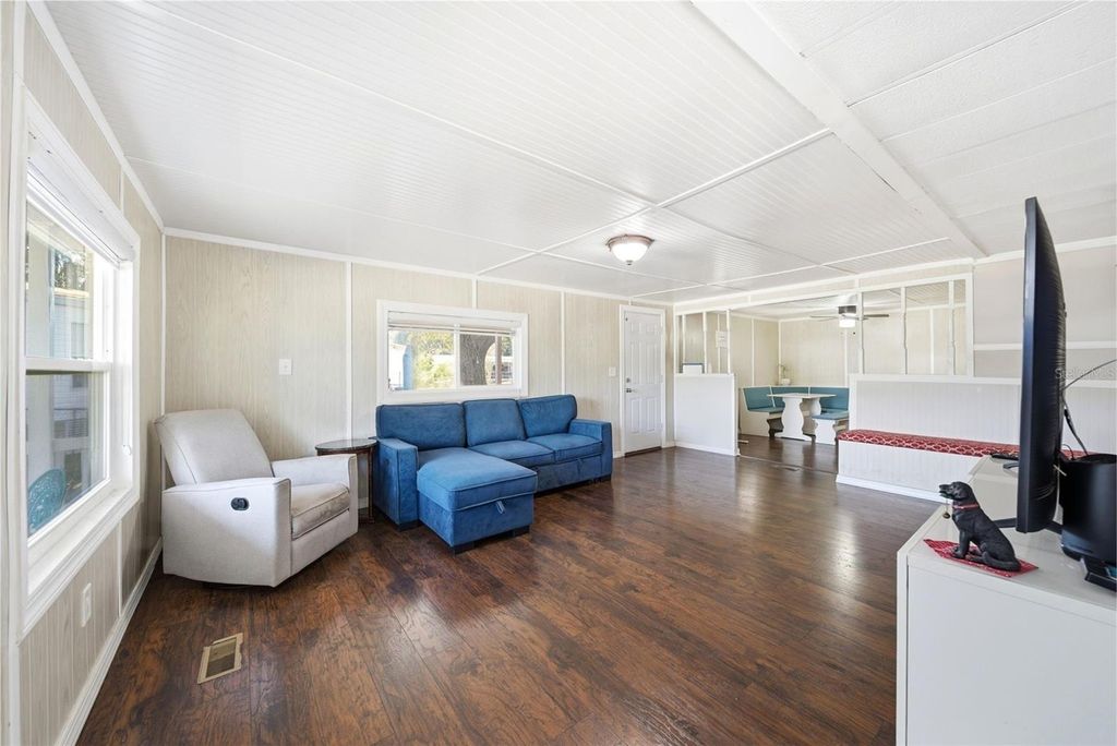 Image 10 of property listing at 3006 HORSE SHOE COURT, Orlando, FL 32822