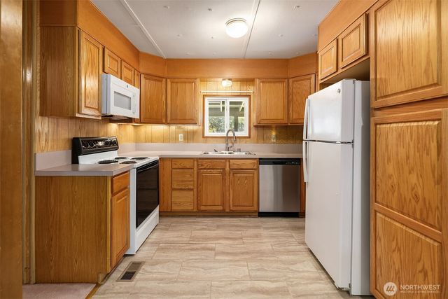 6037 NE BLAKELY Avenue, Bainbridge Island, WA 98110