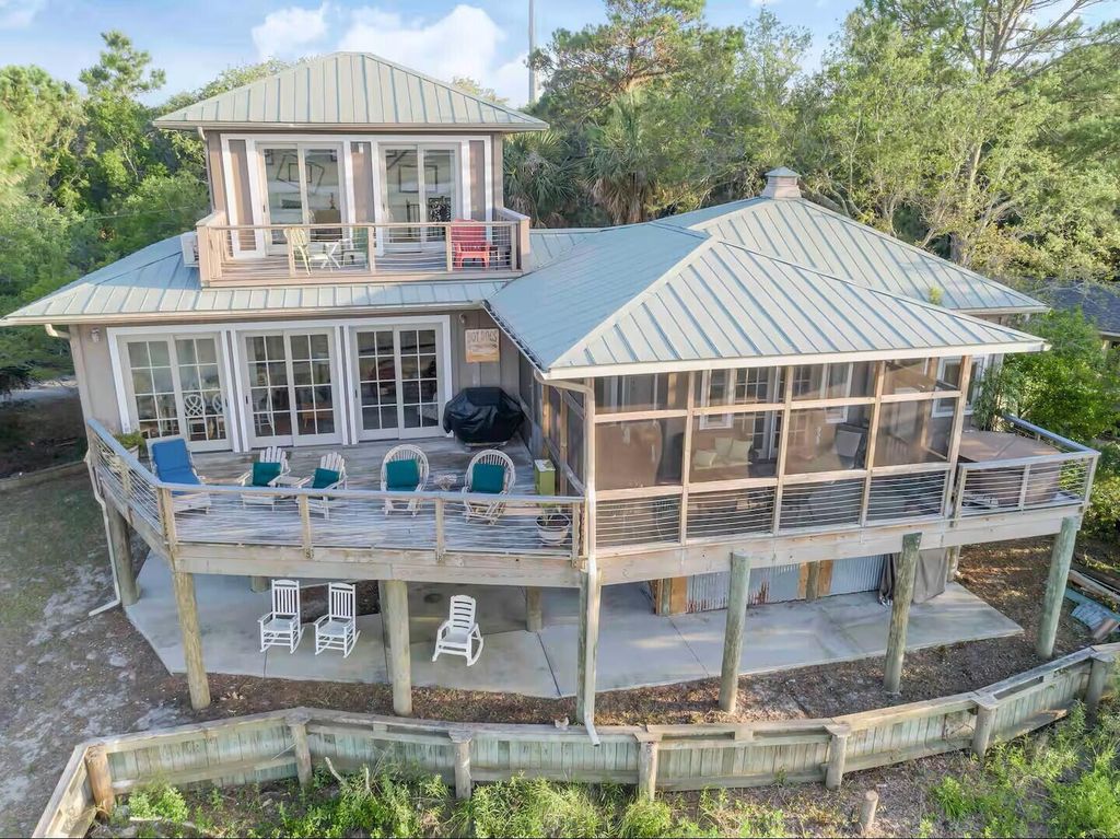 522 E Huron Avenue, Folly Beach, SC 29439